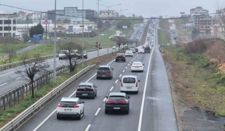 Bayram dönüşü Tekirdağ-İstanbul yolunda yoğunluk
