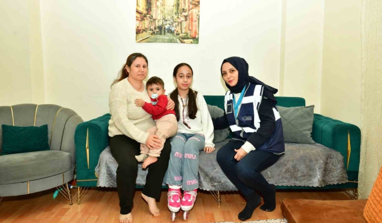 Esenyurt Belediye Başkan Vekili Can Aksoy, 11 yaşındaki Nazlı’ya paten sürprizi