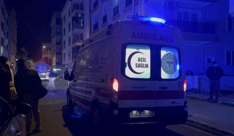 Çanakkale’de ev yangını: Mahsur kalan kişi kurtarıldı