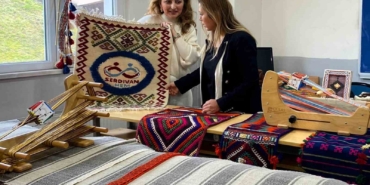 Üniversiteli öğrenciler geleneksel dokumayı yerinde öğrendi