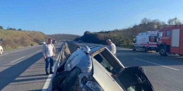 Sakarya’da kontrolden çıkan otomobildeki 2 kişi yaralandı