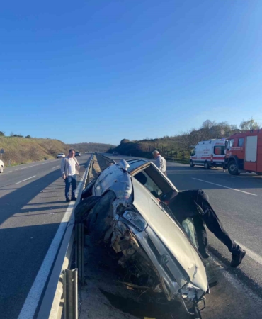 Sakarya’da kontrolden çıkan otomobildeki 2 kişi yaralandı