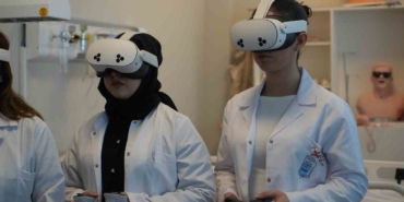 VR gözlüğü takıp damar yolunu 3 boyutlu buluyorlar