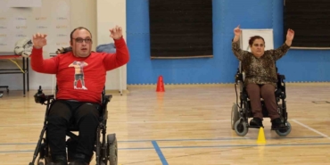 "Engellisin evlenemezsin" dediler, onlar akülü sandalyede zeybek oynuyor