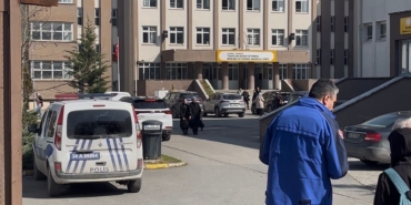 Çekmeköy’de lisede bıçaklı saldırı: 1 öğrenci, 2 öğretmen ve arkadaşını bıçakladı