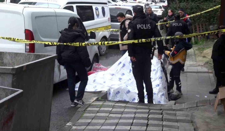 Eyüpsultan’da camdan düşen yaşlı kadın hayatını kaybetti