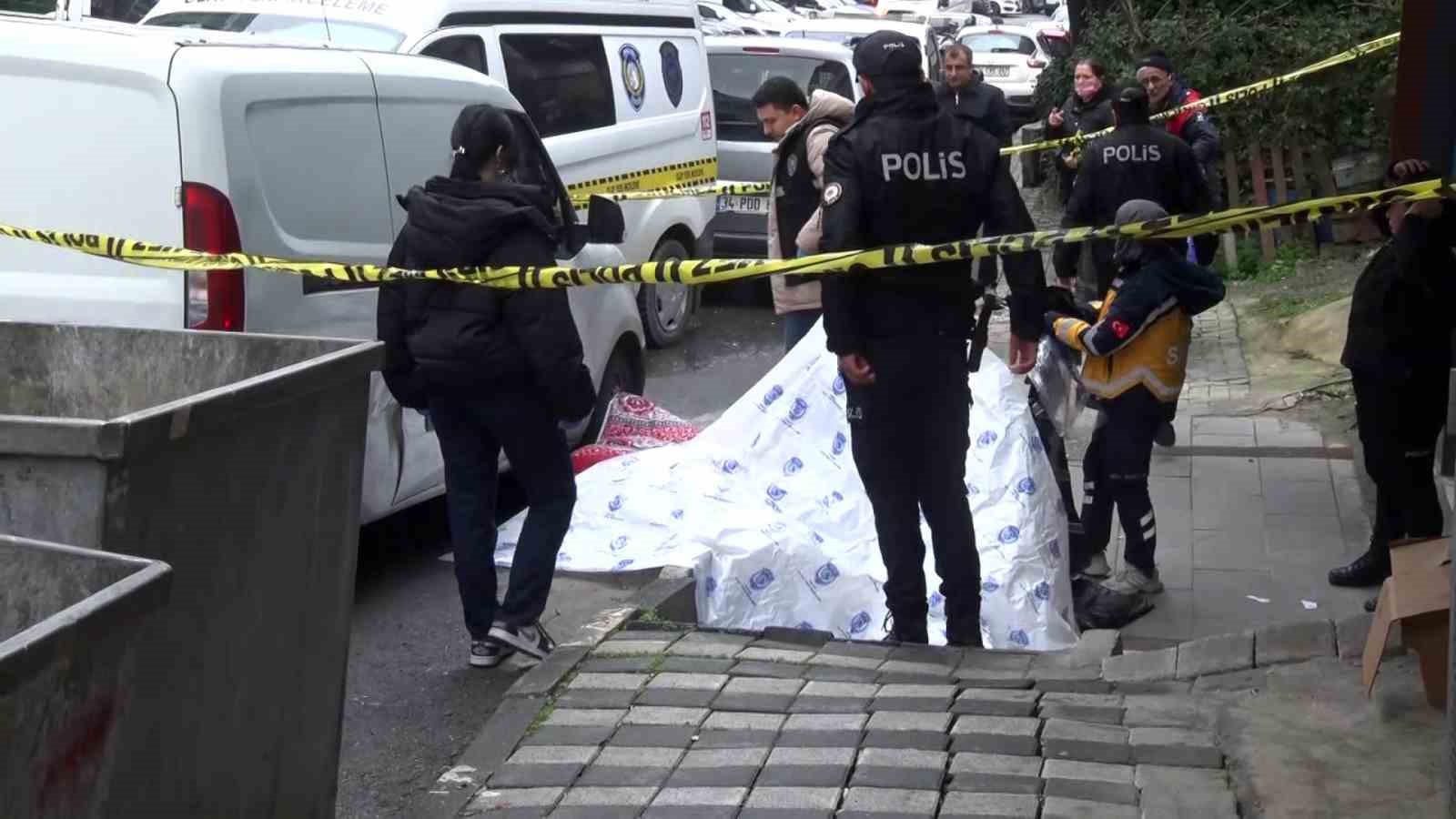 Eyüpsultan’da camdan düşen yaşlı kadın hayatını kaybetti