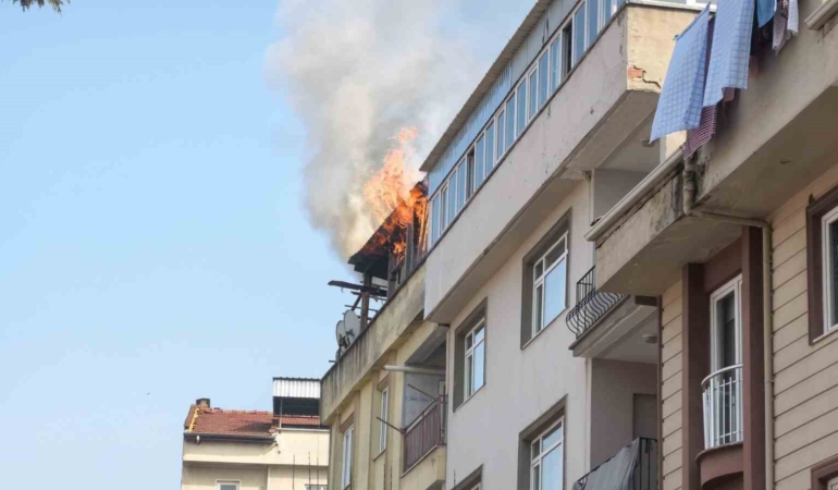 Bursa’da apartman terasında yangın paniği