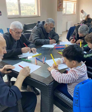 Çocuklardan büyüklerine huzurevinde ziyaret