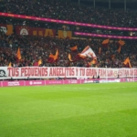 Galatasaray taraftarından, Lucas Torreira için özel pankart