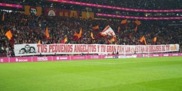Galatasaray taraftarından, Lucas Torreira için özel pankart