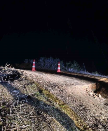 Bilecik’te yağış nedeniyle köy yolu çöktü