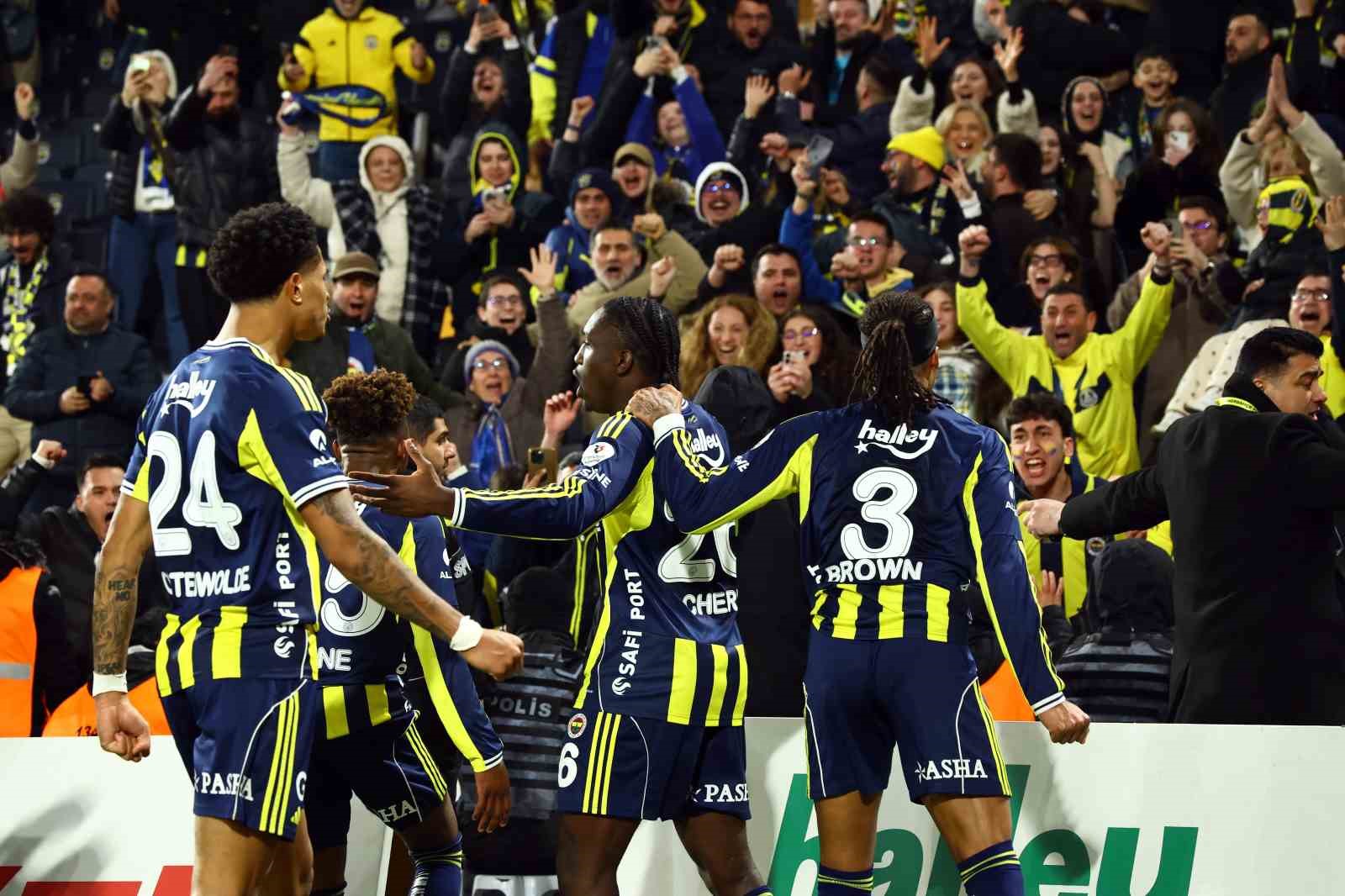 Fenerbahçe, geriye düştüğü maçlarda 18 puan topladı