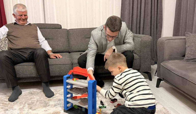 Kaymakam Kaptanoğlu Mardin’de şehit düşen Ergin’in ailesiyle iftar sofrasında buluştu