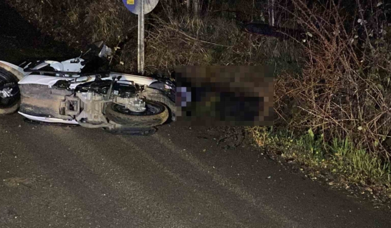 Kontrolden çıkan motosiklet devrildi: 1 ölü