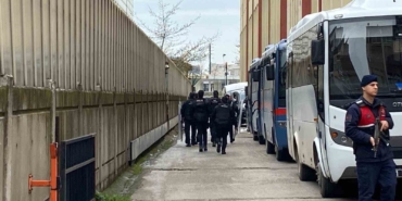 Kocaeli’de 3 kişinin öldüğü silahlı saldırıya ilişkin 9 şüpheli adliyede