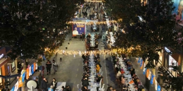 Balıkesir’de 10 bin kişi caddede iftarda buluştu