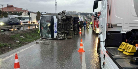 Büyükçekmece’de işçi servisi devrildi: 1 ölü, 9 yaralı