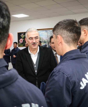 Vali Ayyıldız, İl Jandarma Komutanlığı’nda Mehmetçik’le buluştu