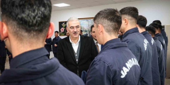 Vali Ayyıldız, İl Jandarma Komutanlığı’nda Mehmetçik’le buluştu