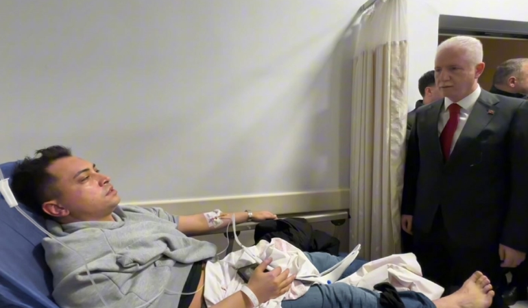 İstanbul Valisi Davut Gül, yaralı polis memurlarını ziyaret etti