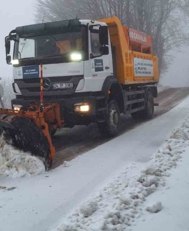 Kocaeli’nin yüksek kesimleri bayram sabahı beyaza büründü
