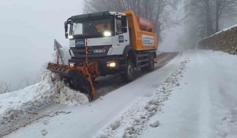 Kocaeli’nin yüksek kesimleri bayram sabahı beyaza büründü