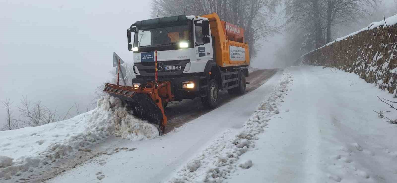 Kocaeli’nin yüksek kesimleri bayram sabahı beyaza büründü