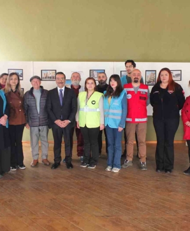 Burhaniye’de deprem fotoğrafları sergisi açıldı