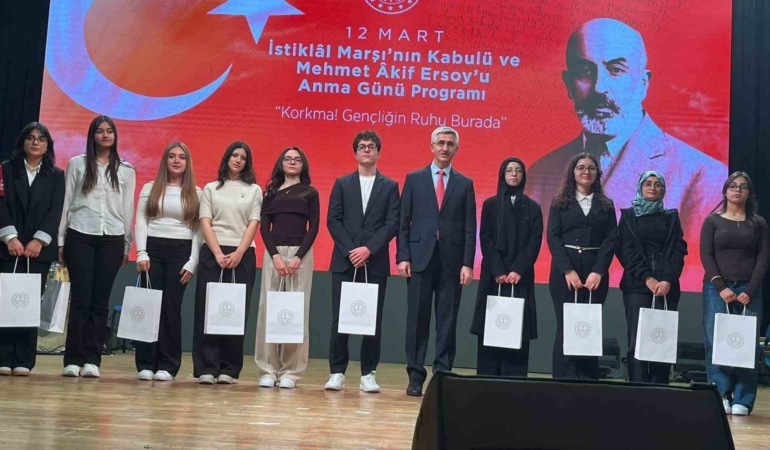 Fotoğraf yarışmasında Türkiye Birincisi Balıkesirli Merve Yakın