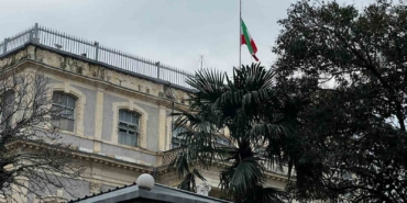 İran Başkonsolosluğu’nda bayrak yarıya indirildi