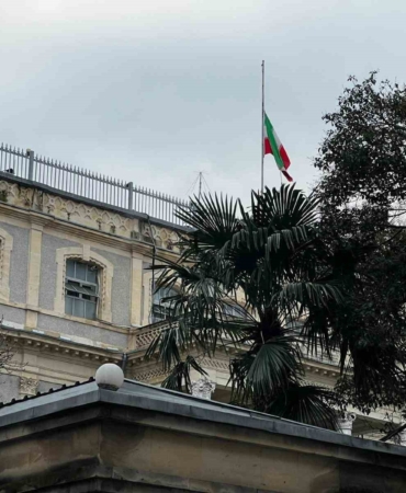 İran Başkonsolosluğu’nda bayrak yarıya indirildi