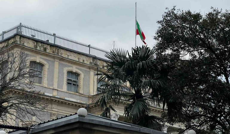 İran Başkonsolosluğu’nda bayrak yarıya indirildi