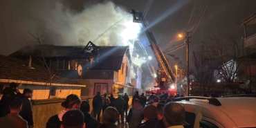 Elektrikli ısıtıcı evi alev alev yaktı: 3 kişi dumandan etkilendi