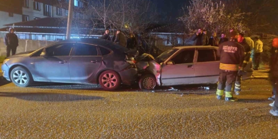 Alkollü ve ehliyetsiz sürücü dehşet saçtı: 2 yaralı