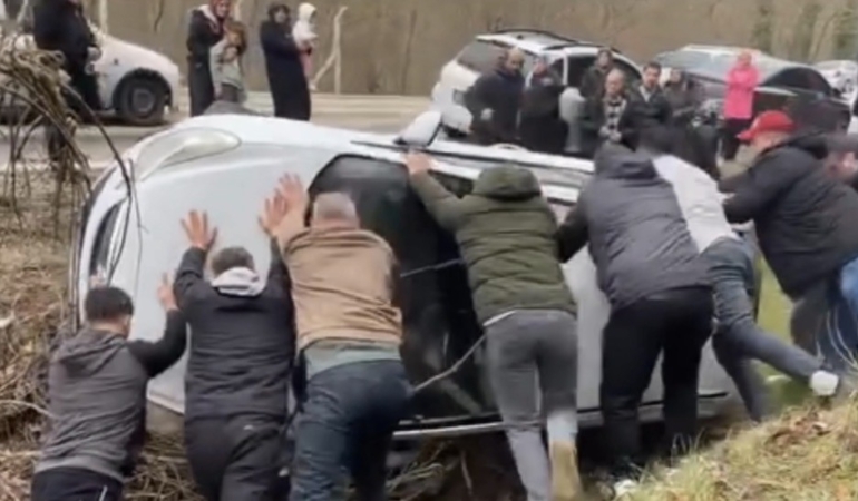 Bursa’da feci kaza: Araç takla attı