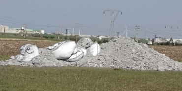 Muratlı’da mera alanına atık döküldü