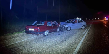 Bilecik’te iki otomobil çarpıştı: 3 yaralı