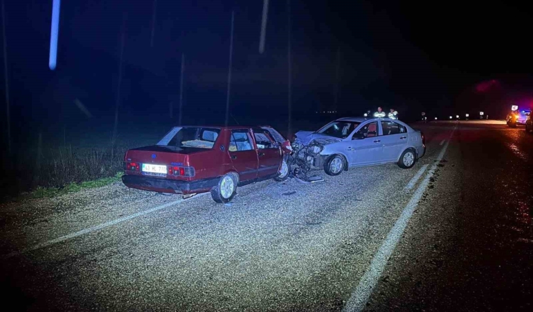 Bilecik’te iki otomobil çarpıştı: 3 yaralı