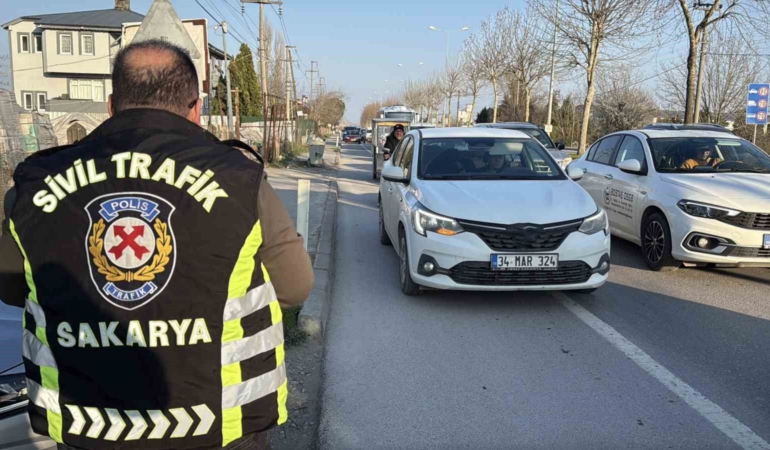Emniyet şeridinde gidenler drona yakalandı: 10 dakikada 15 araca 300 bin lira ceza