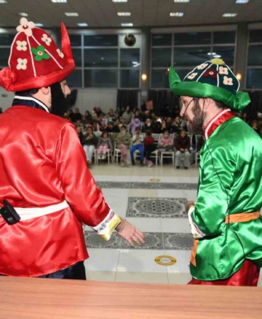 Ovaakça karagöz ve sihirbazlık gösterisiyle şenlendi