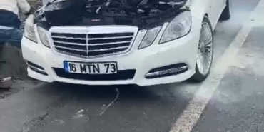 Lüks otomobil küle dönmeden söndürüldü
