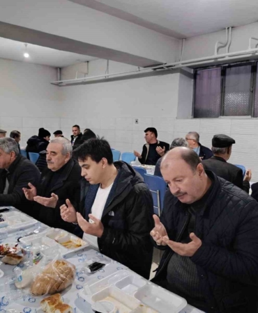 Bozcaarmut Köyü’nde gönülleri buluşturan iftar
