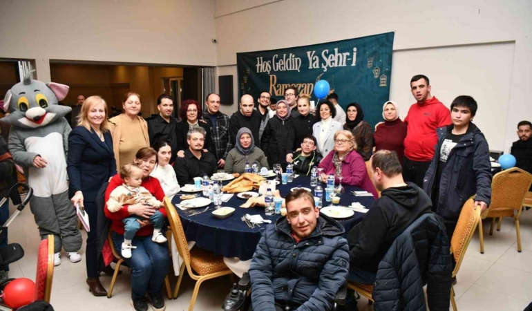 "Engelsiz" bireyler, Büyükşehir’in iftarında buluştu