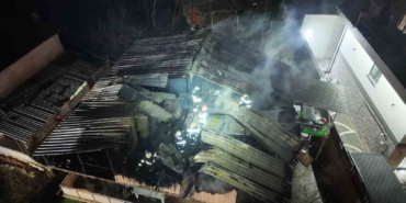 Kocaeli’de 2 katlı evin çatısı alevlere teslim oldu