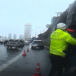 Trafikte boğanıza şeker kaçtı, polisin Heimlich manevrası ile hayata döndü