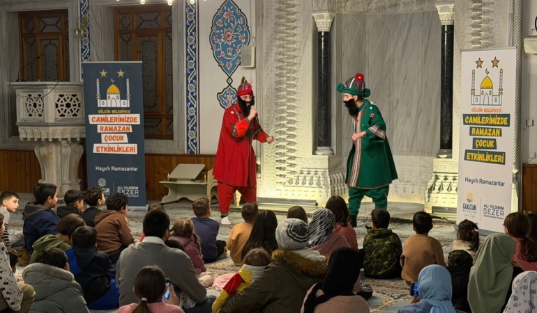 Gölcük’te çocuklar ramazan geleneklerini Karagöz ve Hacivat ile öğreniyor