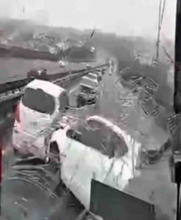 8 kişinin yaralandığı kaza anı kamerada