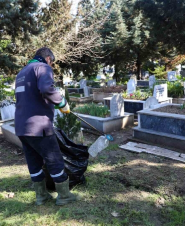 Bursa’da şehitlik ve mezarlıklar bayrama hazır