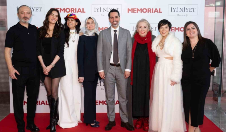 Ünlü isimler "Kadınlar Omuz Omuza Projesi" için bir araya geldi